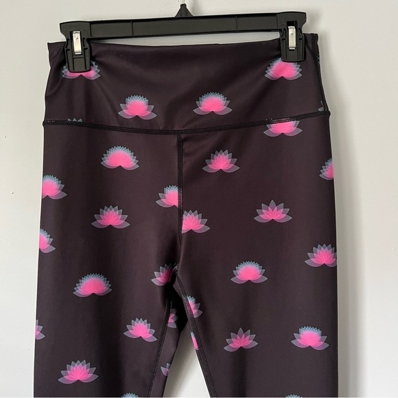 FP Movement By Free People Pink Lotus Flower Cropped Yoga Leggings Size Small - Picture 4 of 16